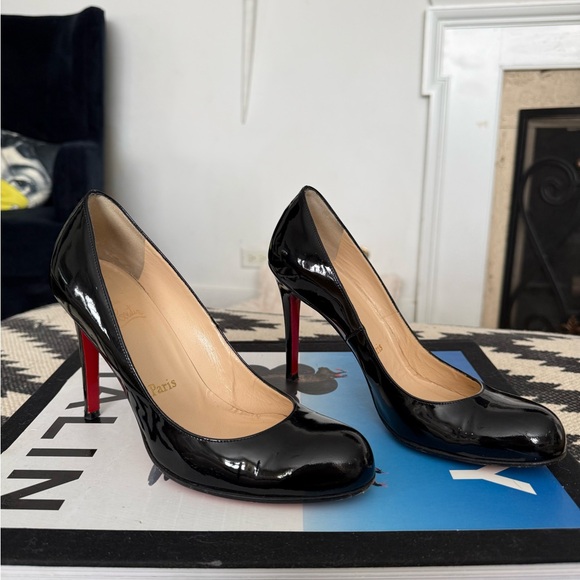 🖤👠Christian Louboutin👠🖤Black Patent Leather Rounded Toe Heels Size 37.5